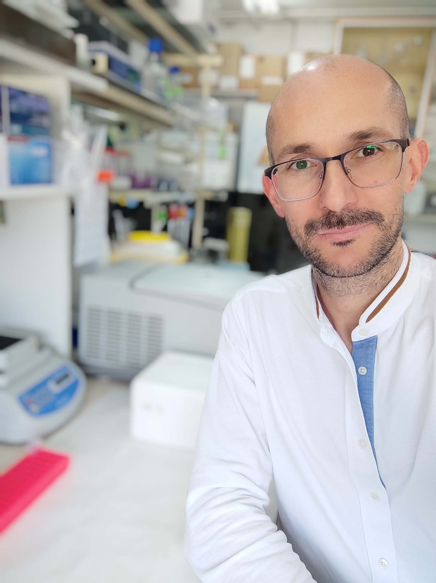 Ruben Quintana Cabrera in the lab