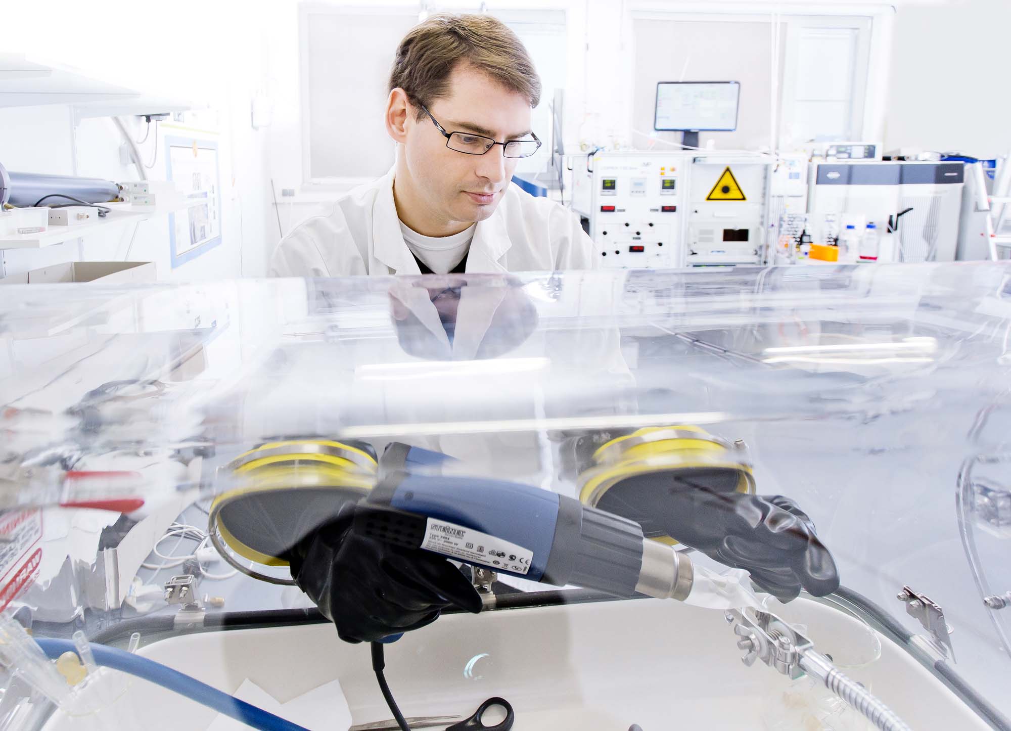 Leif Schroder in the lab